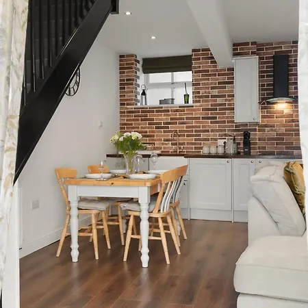 Coachmans - Period Holiday home Settle